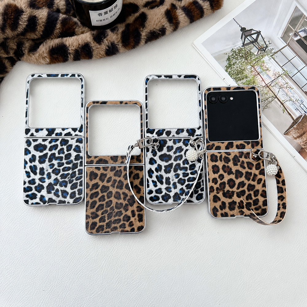 Photography Lighting Gear - Leopard Print Folding Flip Phone Case